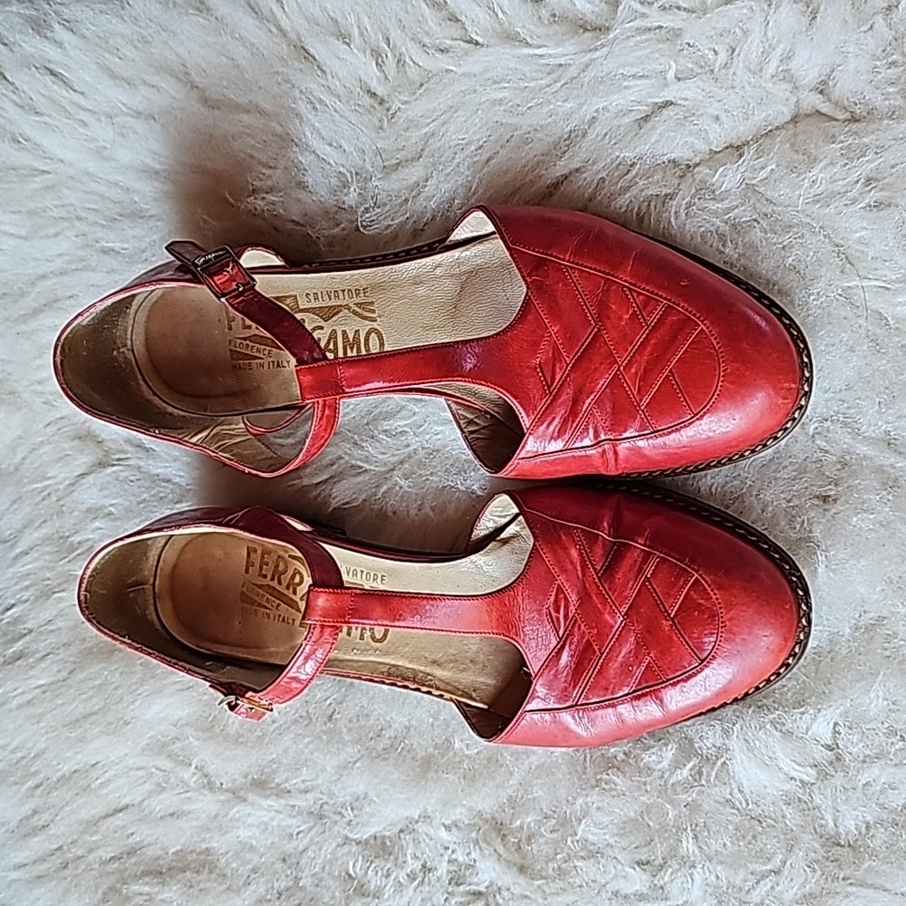 Vintage 1970s red Salvatore Ferragamo Mary Jane sandals size 5